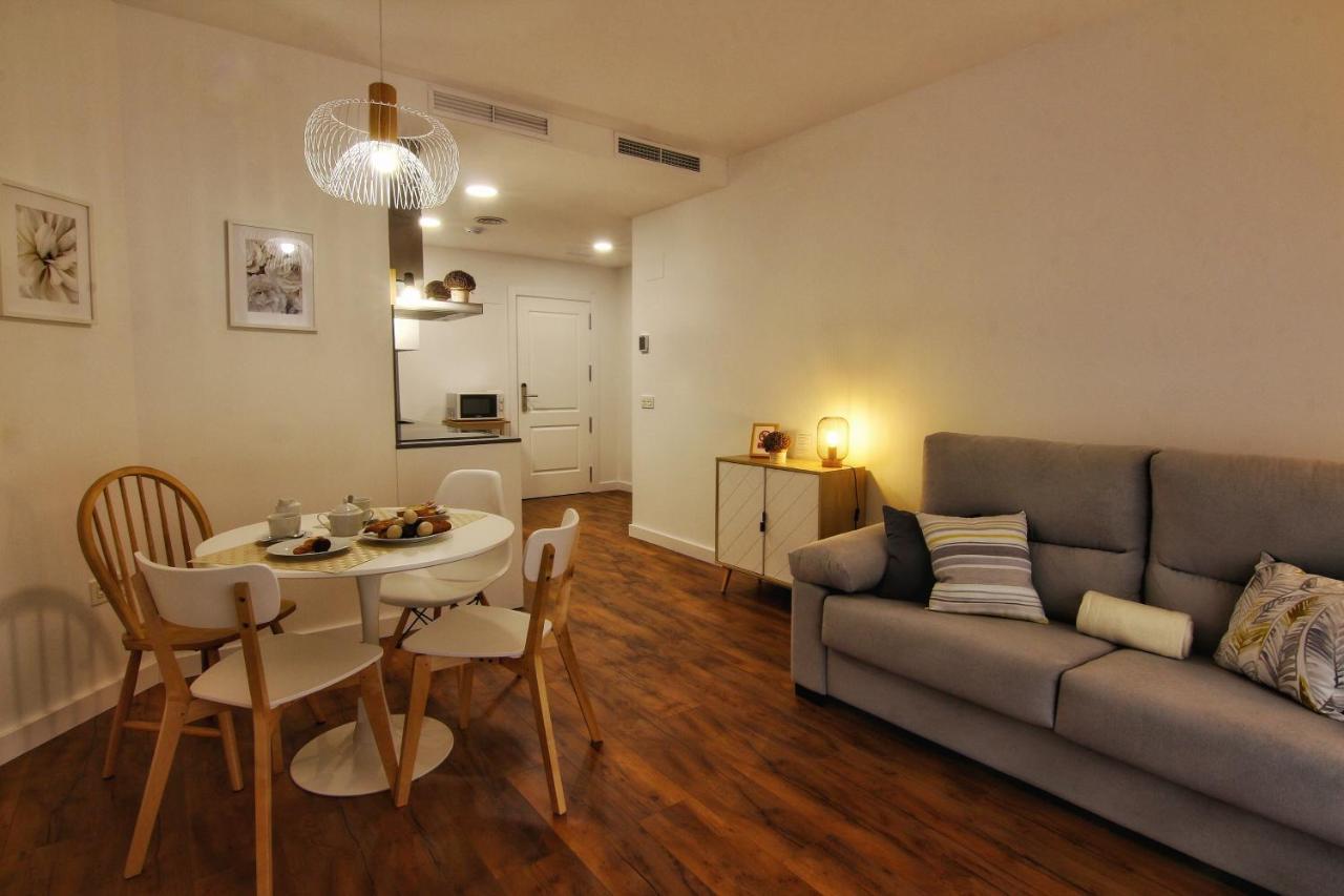 Apartamentos Almada Zaragoza Buitenkant foto